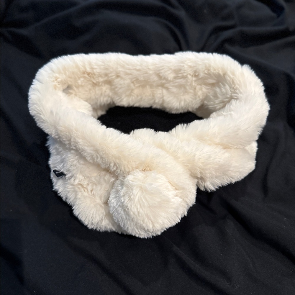 Vincent Pradier Faux Fur Pull-Through Scarf With Pom Pom Cream Ivory